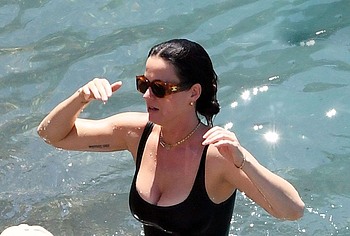 Katy Perry bikini pics