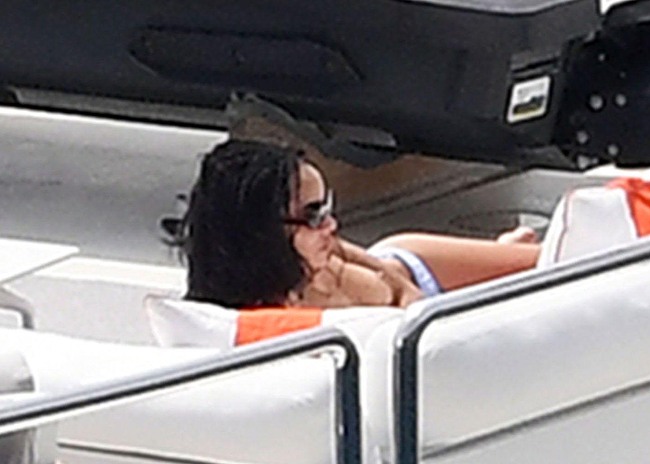 Zoe Kravitz naked pics