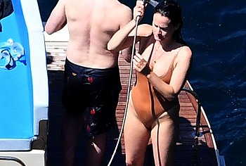 Elizabeth Reaser shower photos