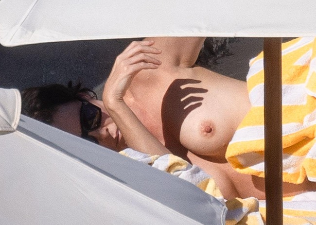 Charlize Theron uncensored nude photos