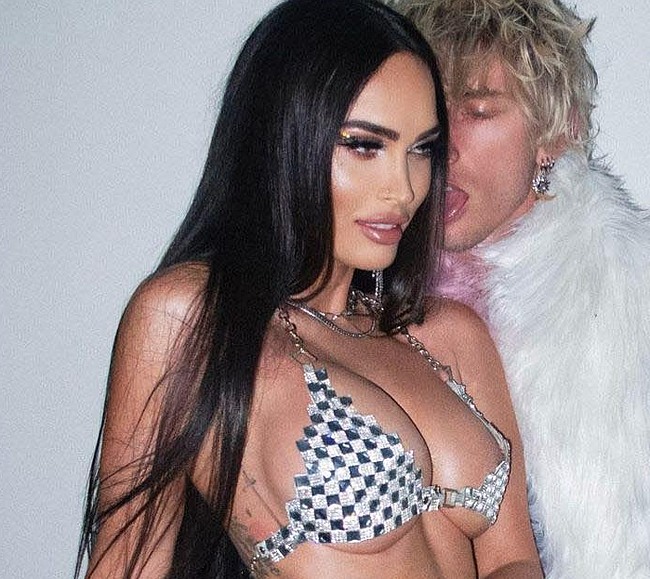 Megan Fox nude nipslips photos