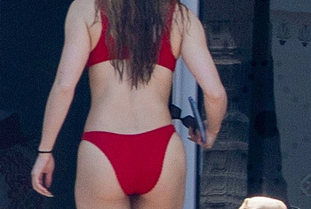 Hailee Steinfeld ass