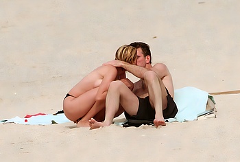 Cameron Diaz finger pussy