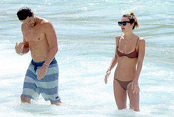 Leila George cameltoe photos