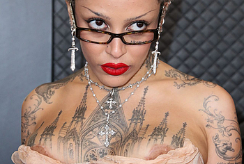 Doja Cat naked nips