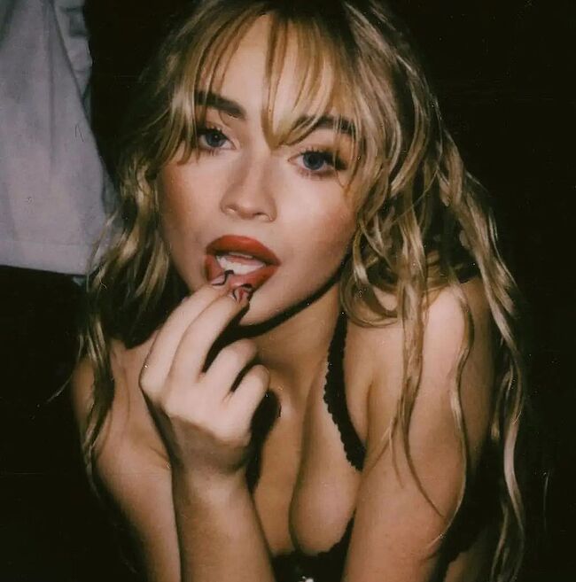 Sabrina Carpenter naked selfie