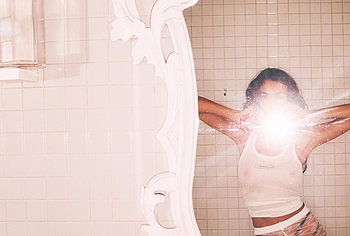 Kelly Gale sexy selfie