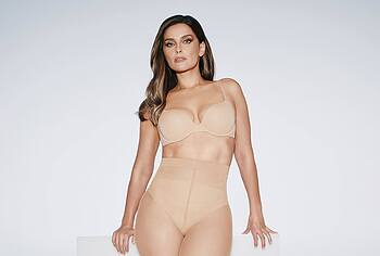 Nelly Furtado lingeriephotos