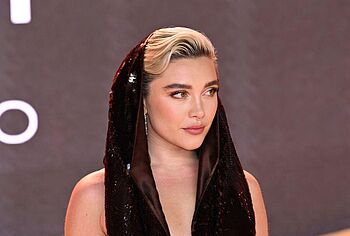 Florence Pugh sexy pics