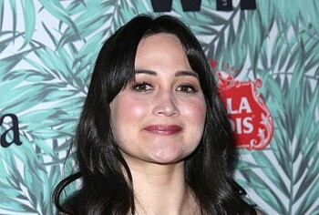 Lily Gladstone tits photos