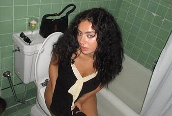 Charli XCX nude pics
