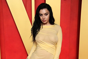 Charli XCX boobs photos