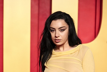 Charli XCX tits pics