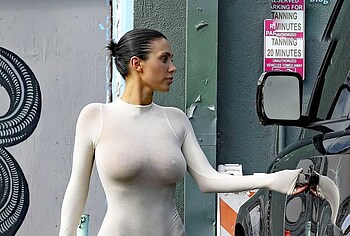 Bianca Censori big tits photo