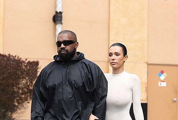 Bianca Censori cameltoe photo