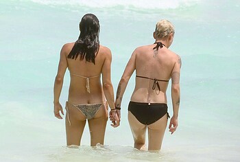 Michelle Rodriguez ass slip