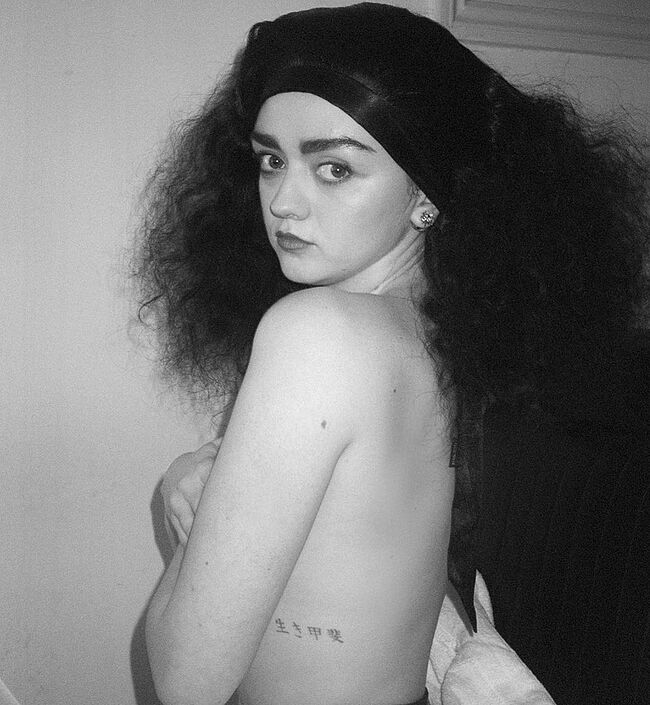 Maisie Williams topless shot
