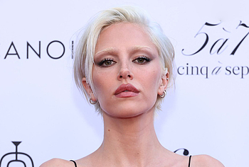 Delilah Belle Hamlin tits photos