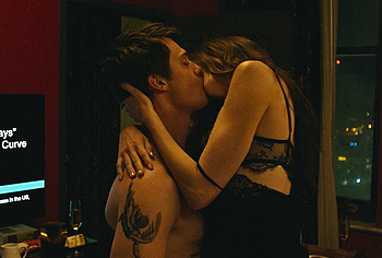 Anne Hathaway erotic photo