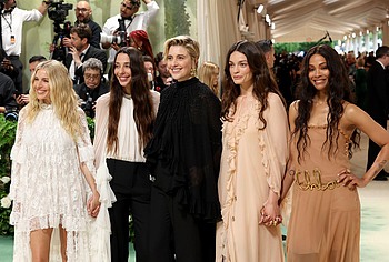 Zoe Saldana paparazzi