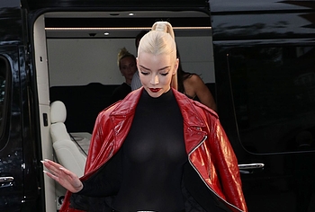 Anya Taylor-Joy nude boobs