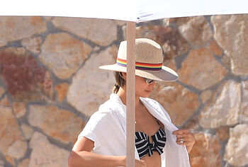 Jamie Chung paparazzi