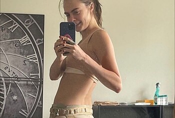 Cara Delevingne ass selfie