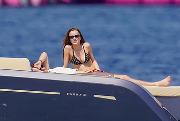 Phoebe Dynevor bikini