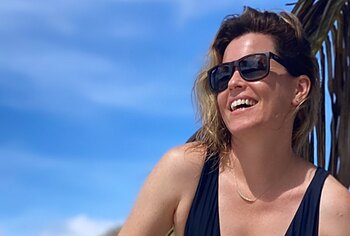 Elizabeth Banks bikini