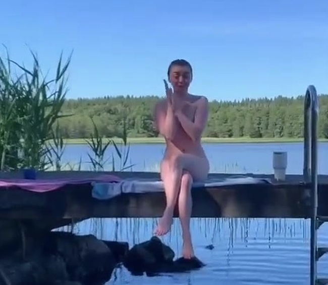 Maisie Williams nude