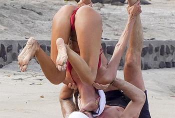 Izabel Goulart ass nude