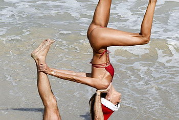 Izabel Goulart bikini