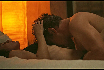 Lizzy Caplan exposed