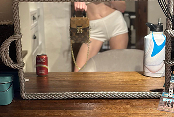 Sophie Turner cameltoe leaks
