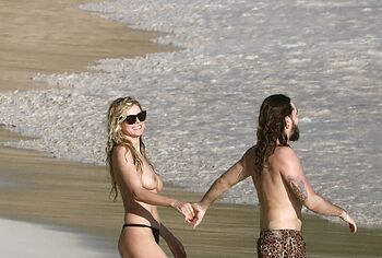 Heidi Klum sexy on beach