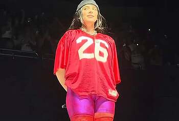 Billie Eilish cameltoe oops