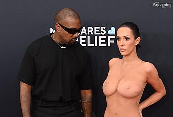 Bianca Censori pussy