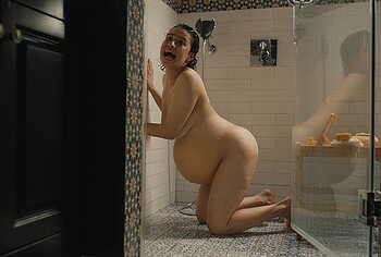 Ilana Glazer nude pregnant