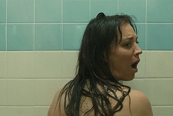 Kaley Cuoco masturbating