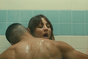 Kaley Cuoco nude celeb