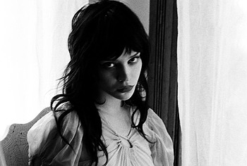 Sophie Thatcher nipples