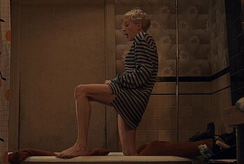 Michelle Williams pee