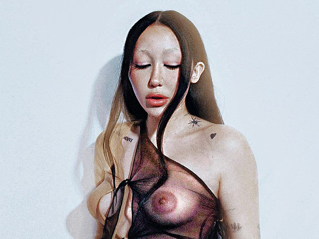 Noah Cyrus nude nsfw