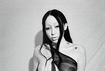 Noah Cyrus nude tits