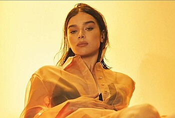 Hailee Steinfeld upskirt