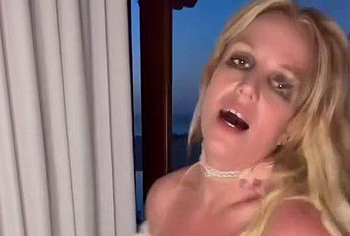 Britney Spears cleavage