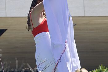 Margot Robbie paparazzi