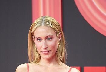 Teresa Riott bare tits