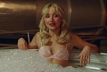 Sabrina Carpenter boobs