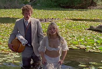 Sabrina Carpenter nipslip